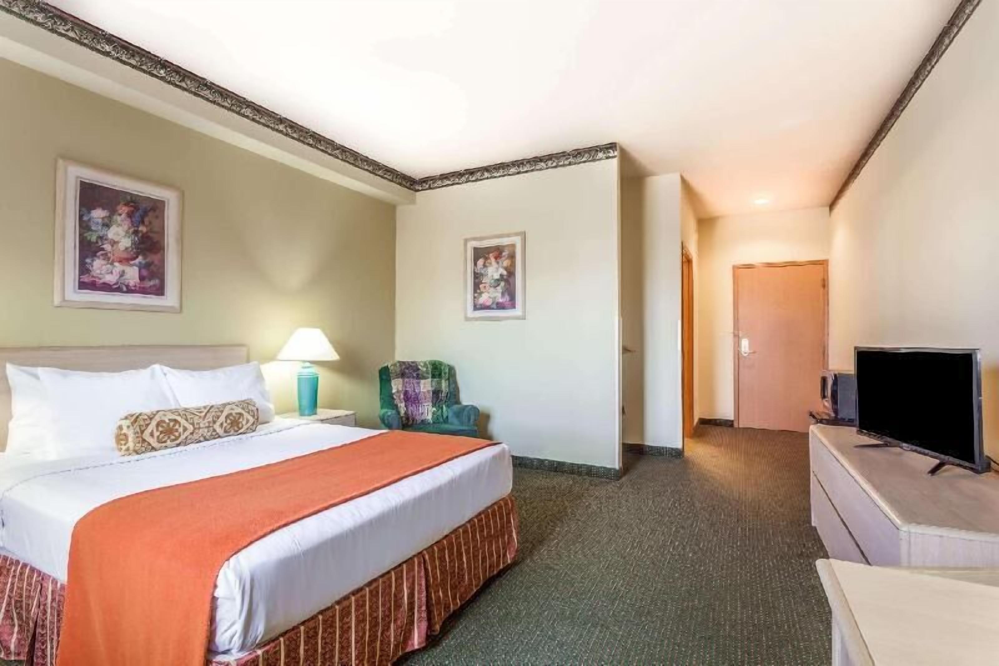 Desk, cribs/infant beds, rollaway beds, free WiFi