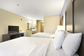 Chambre Standard, 2 grands lits, non-fumeurs | Bureau, lits bébé (en supplément), lits pliants/supplémentaires