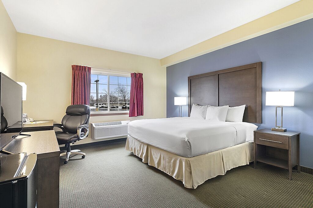 Desk, cribs/infant beds, rollaway beds, free WiFi