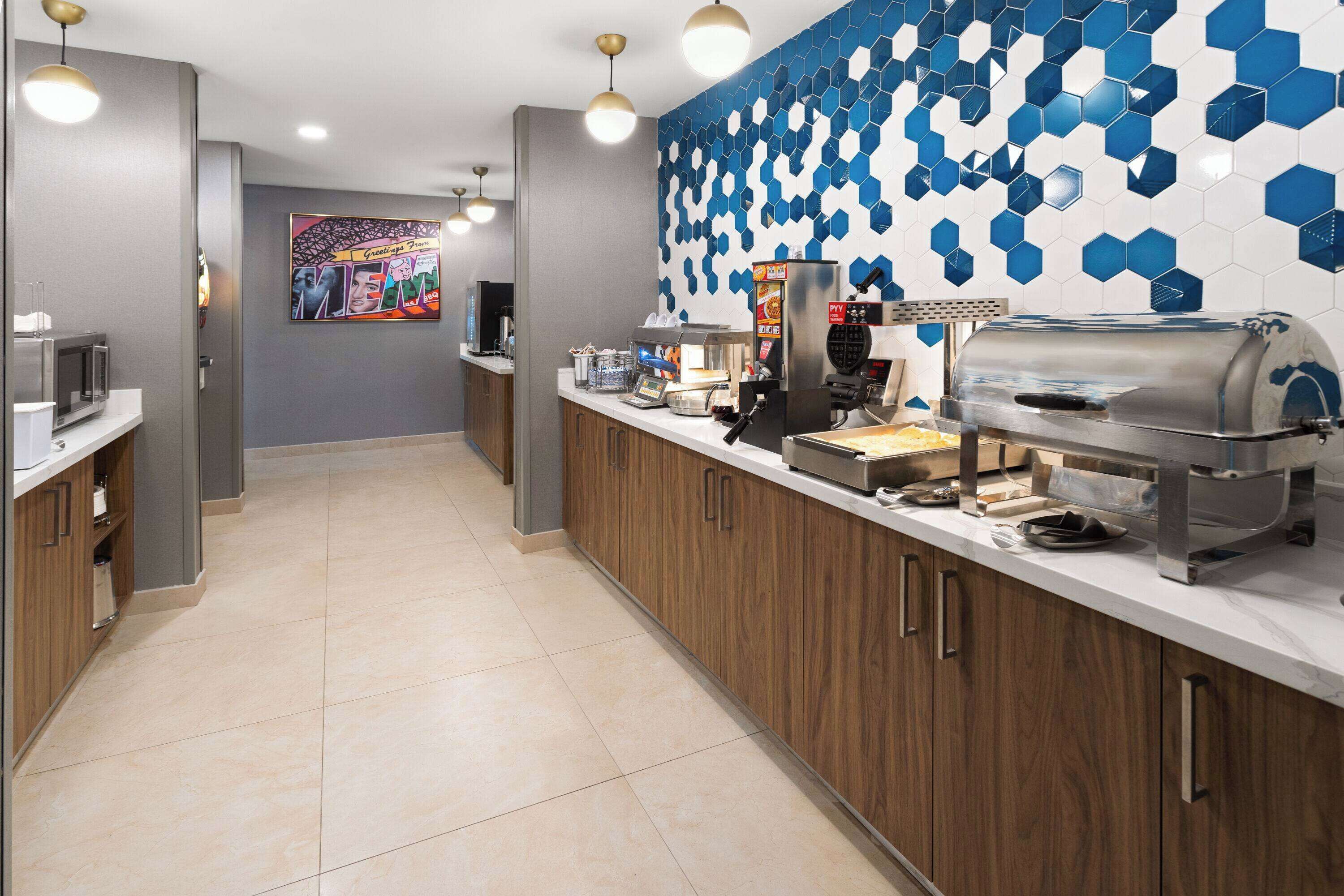 free daily full breakfast