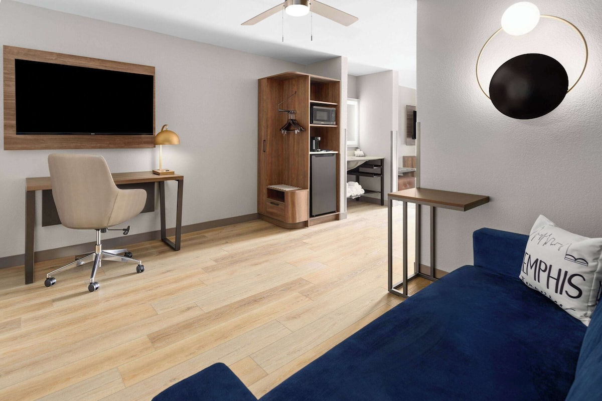 premium bedding, memory-foam beds, in-room safe, desk