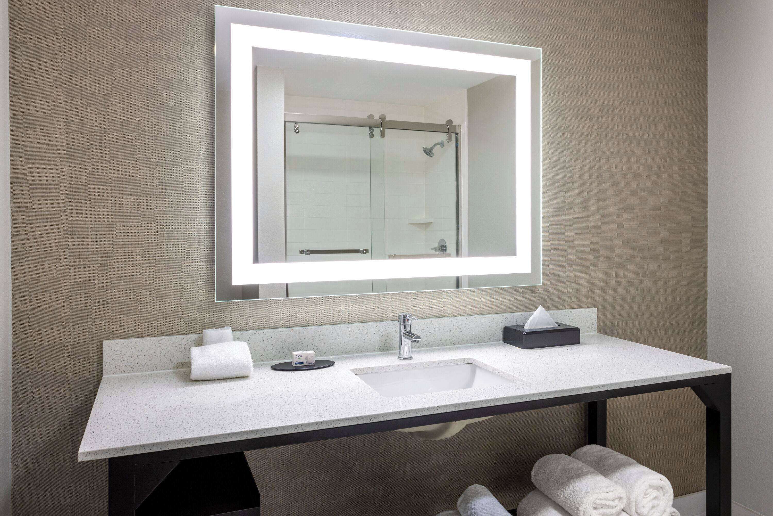 hydromassage showerhead, free toiletries, hair dryer, towels