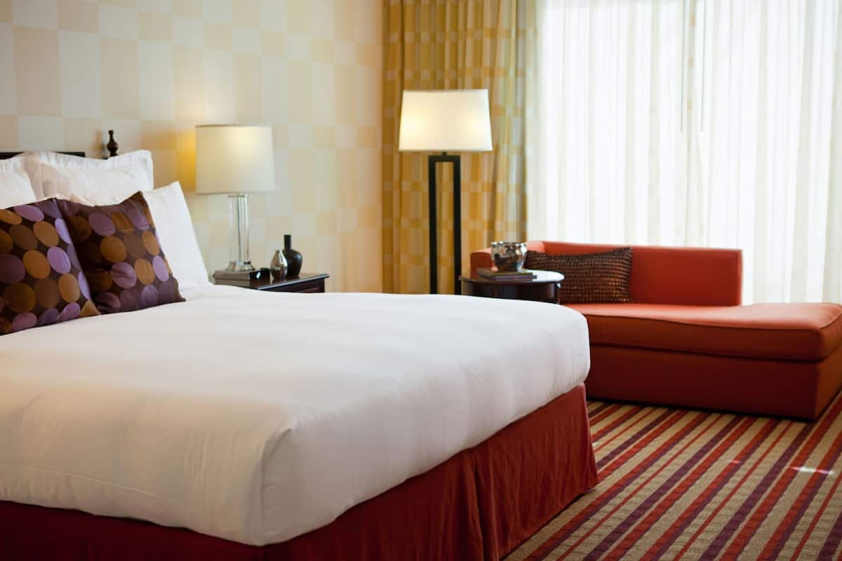 Premium bedding, in-room safe, desk, blackout drapes