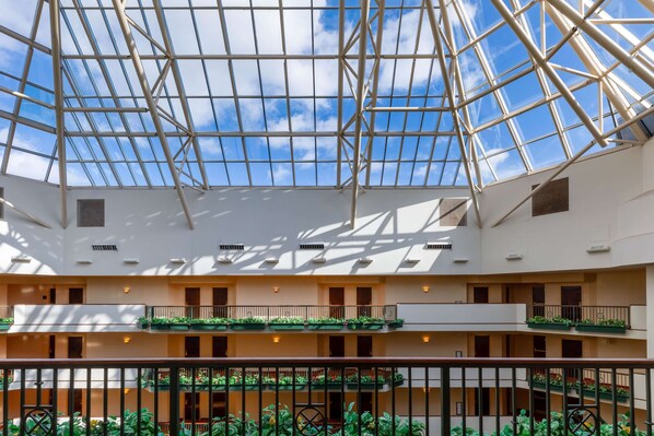 Lobby - Wyndham Grand Oklahoma City Downtown (Oklahoma City)
