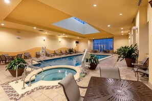 Indoor pool, sun loungers