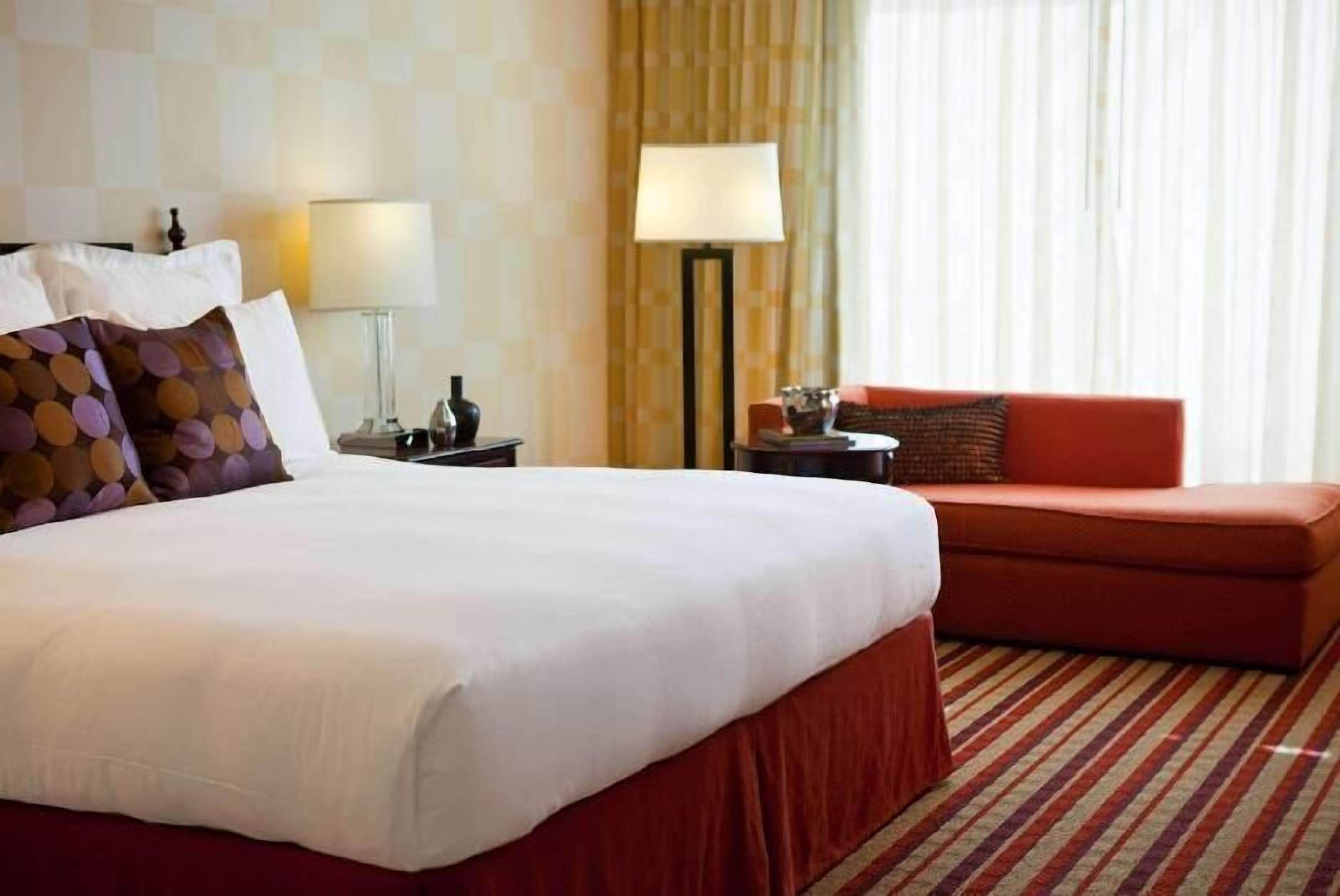 Premium bedding, in-room safe, desk, blackout drapes