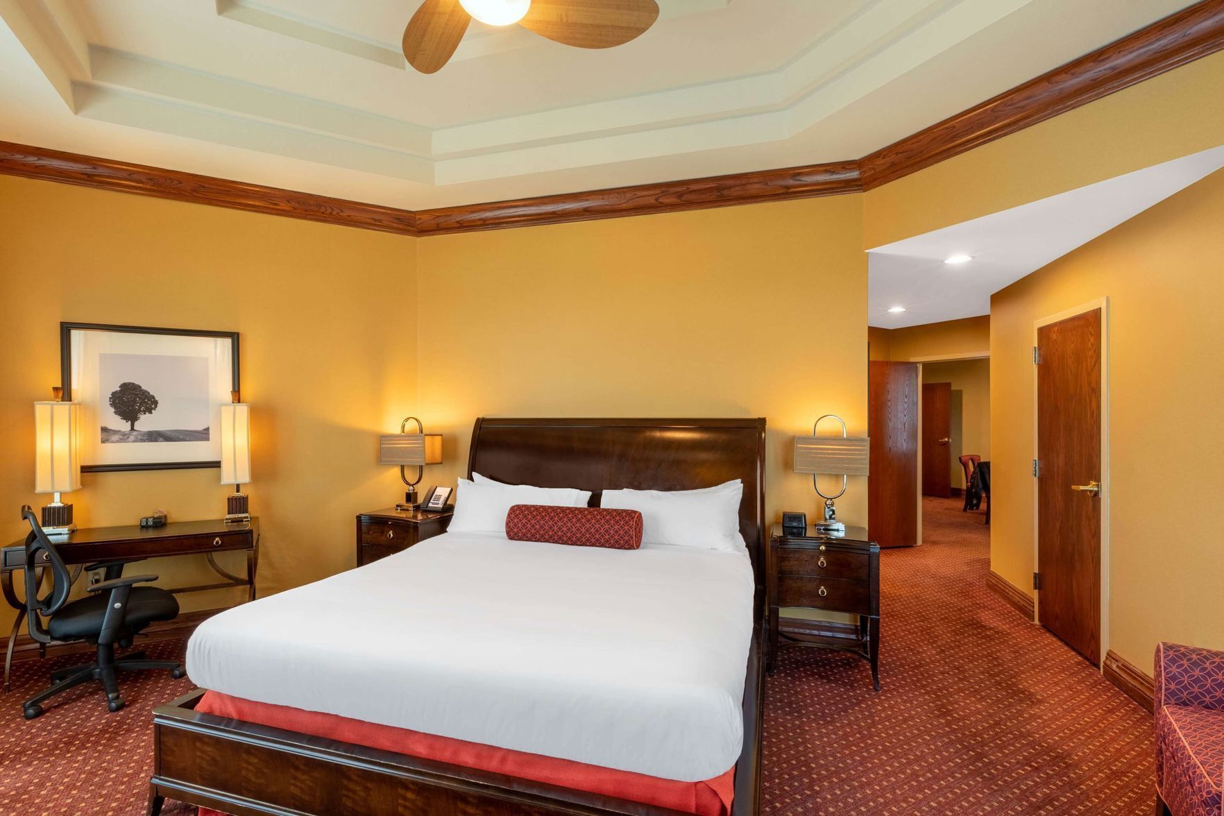 Premium bedding, in-room safe, desk, blackout drapes