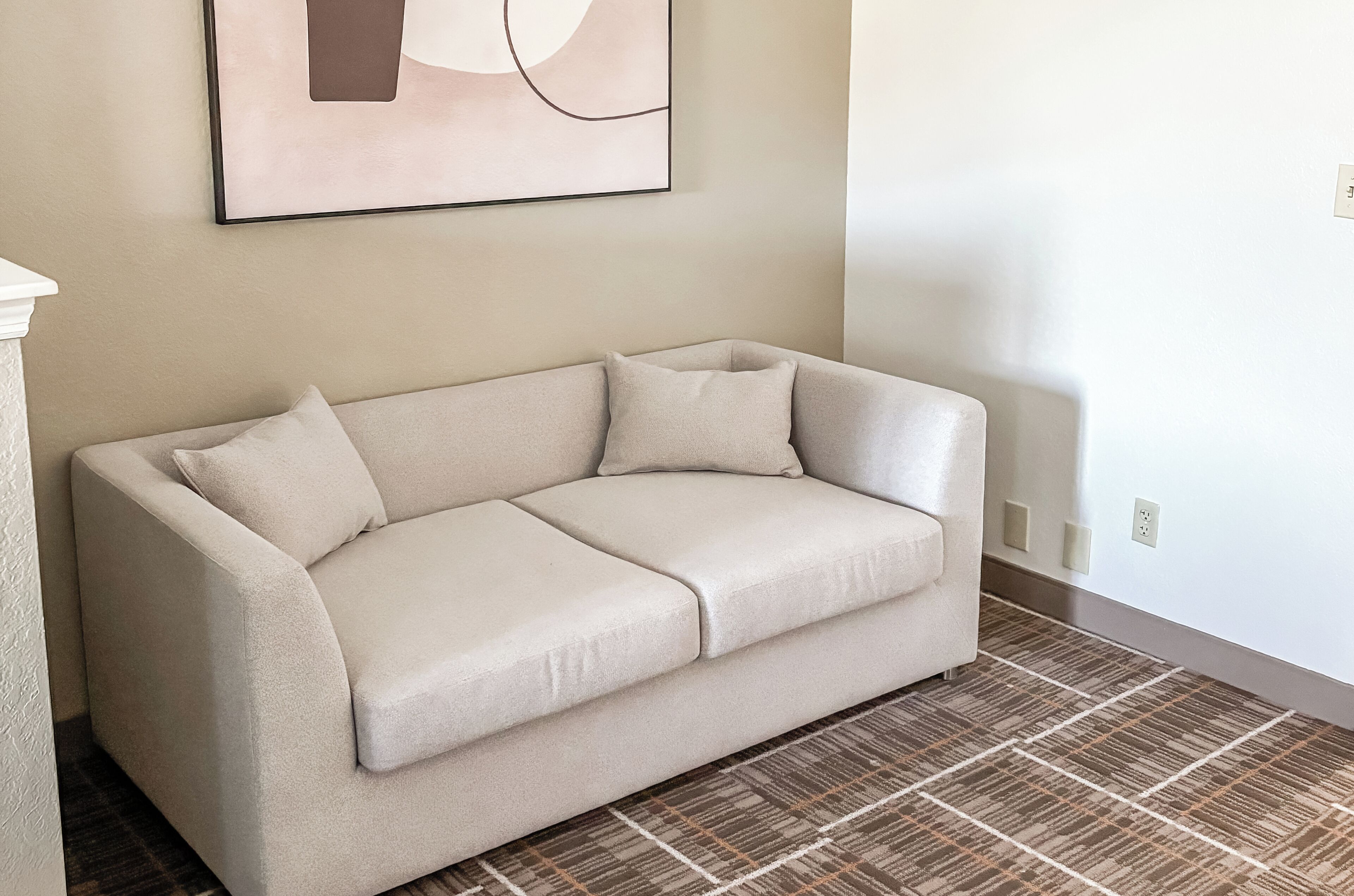 노트북 작업 공간, 암막 커튼, 다리미/다리미판, 유아용 침대