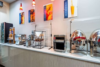 Free daily continental breakfast at Sonesta Essential Orlando