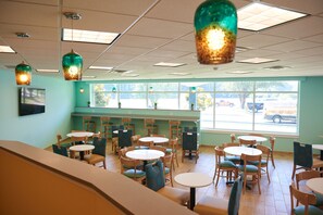 Lounge - Sunset Beach Resort (Cape Charles)