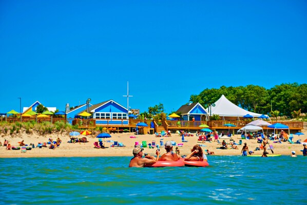 Privéstrand vlakbij, een strandbar, kajakken, roeien