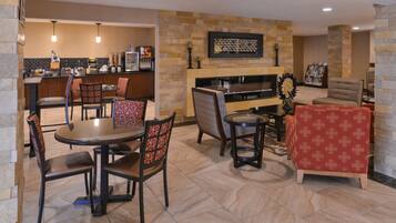 Petit déjeuner complet compris tous les jours