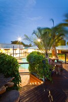 Bar junto a la piscina
