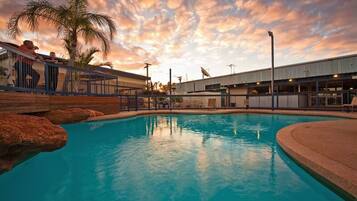 Outdoor pool, pool loungers
