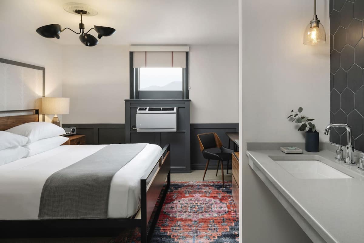 In-room safe, desk, free WiFi, bed sheets
