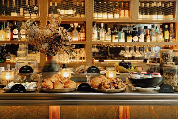 Frokostbuffé hver dag (EUR 22 per person)