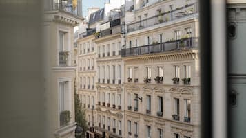 Tallelokero huoneessa, työpöytÀ