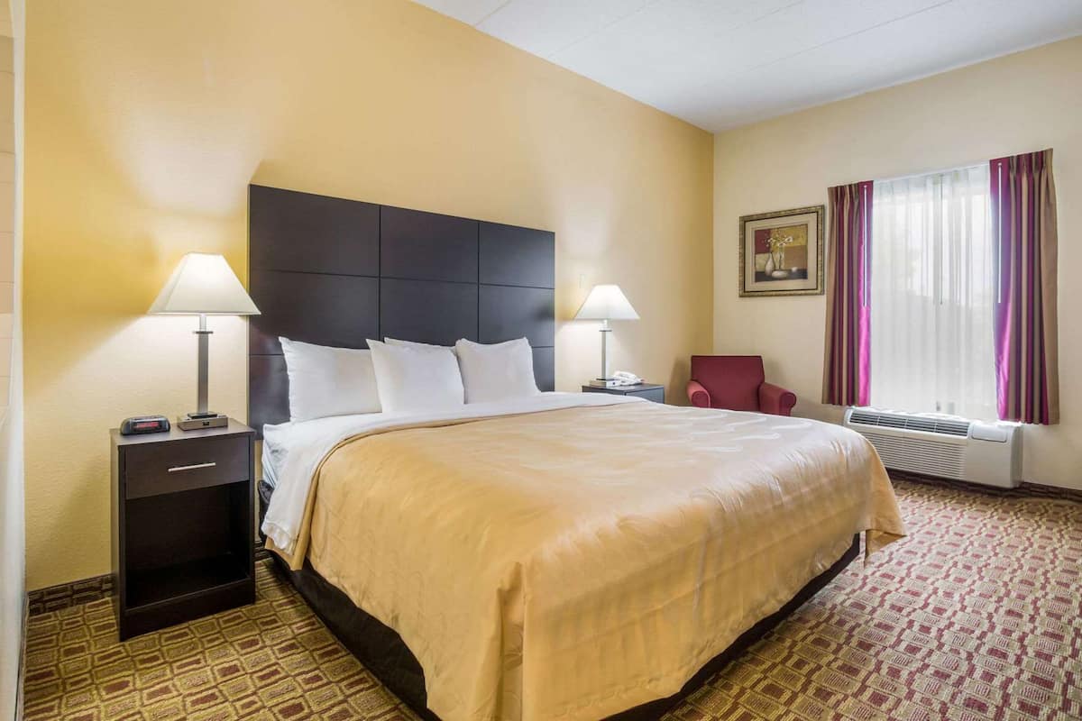 In-room safe, desk, iron/ironing board, free WiFi
