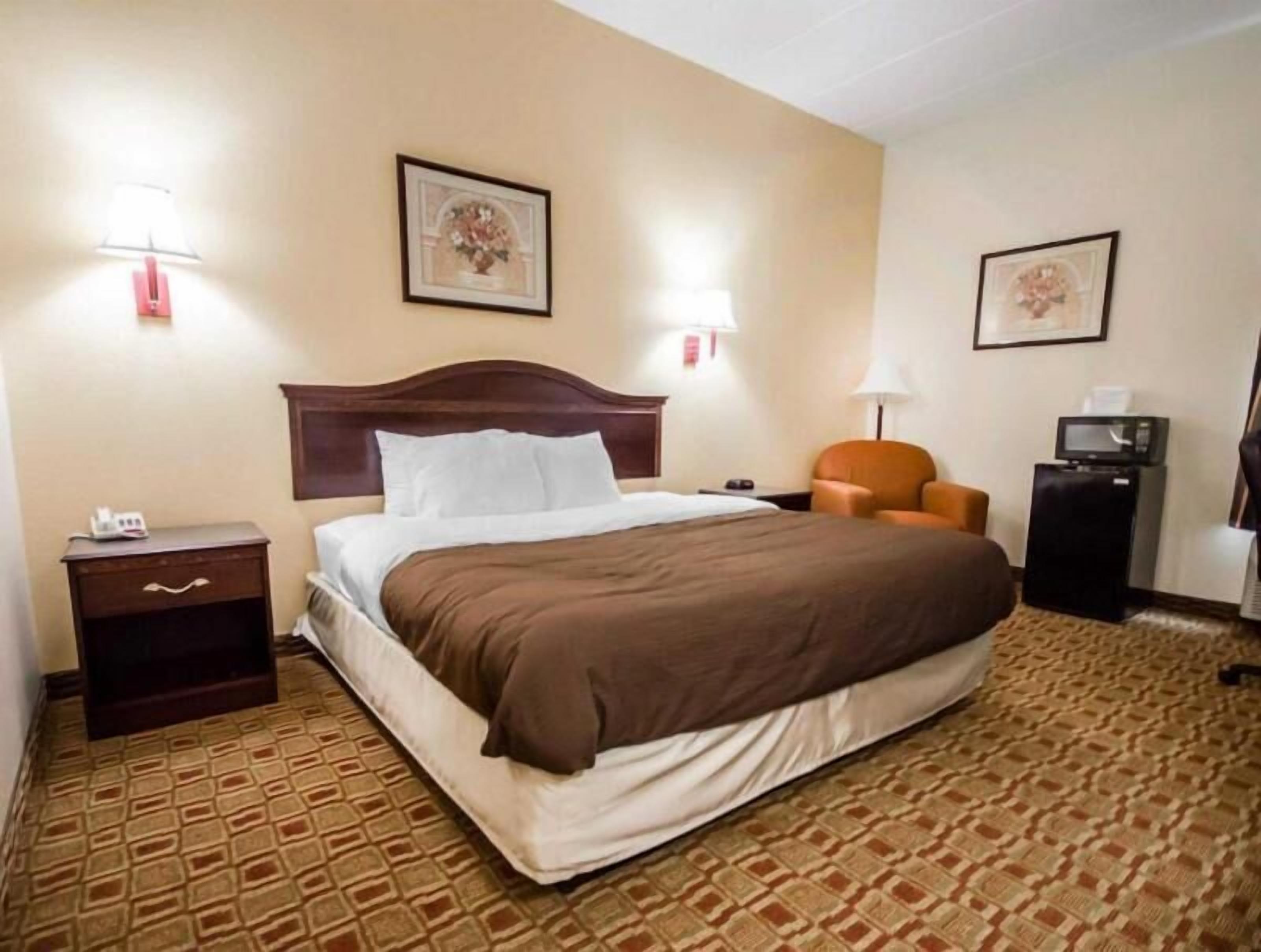 In-room safe, desk, iron/ironing board, free WiFi