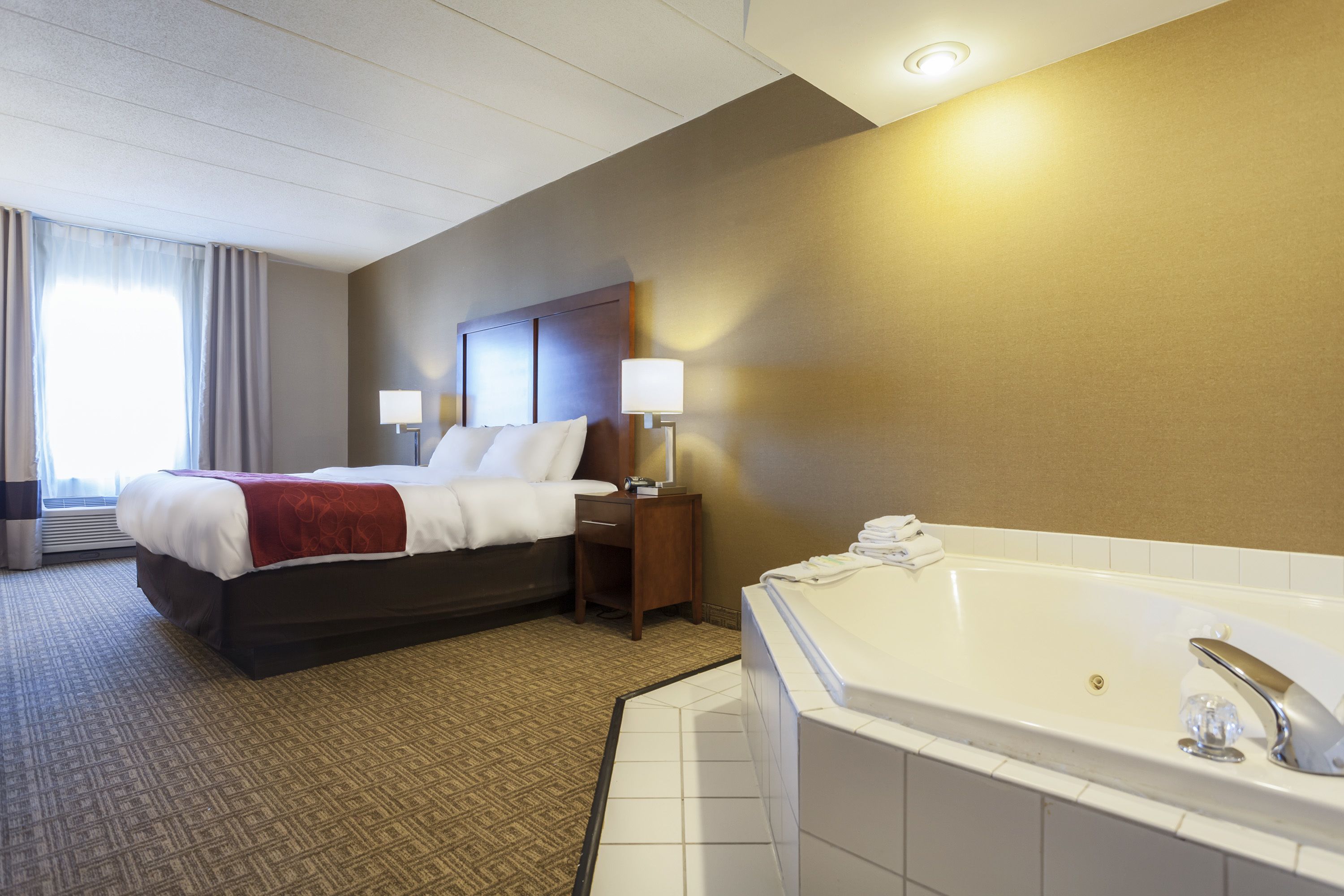 Suite, 1 King Bed with Sofa bed, Non Smoking, Hot Tub | Jetted tub