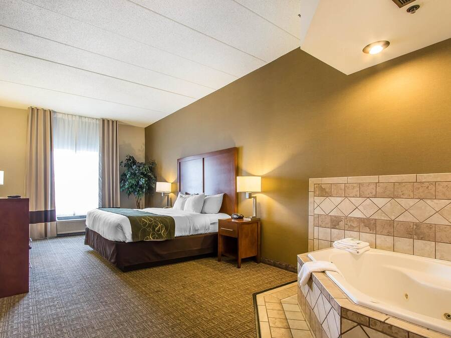 Suite, 1 trÚs grand lit et 1 canapé-lit, non-fumeur, bain à remous