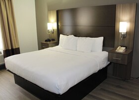 套房, 1 张特大床, 无烟房 | 加厚床垫、办公桌、熨斗/熨衣板、免费婴儿床