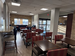 Free daily continental breakfast  - Comfort Suites Miamisburg - Dayton South (Miamisburg)