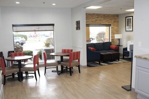 Free daily continental breakfast  - Comfort Suites Miamisburg - Dayton South (Miamisburg)