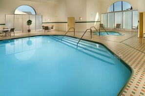 Una piscina cubierta