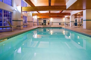 Una piscina cubierta