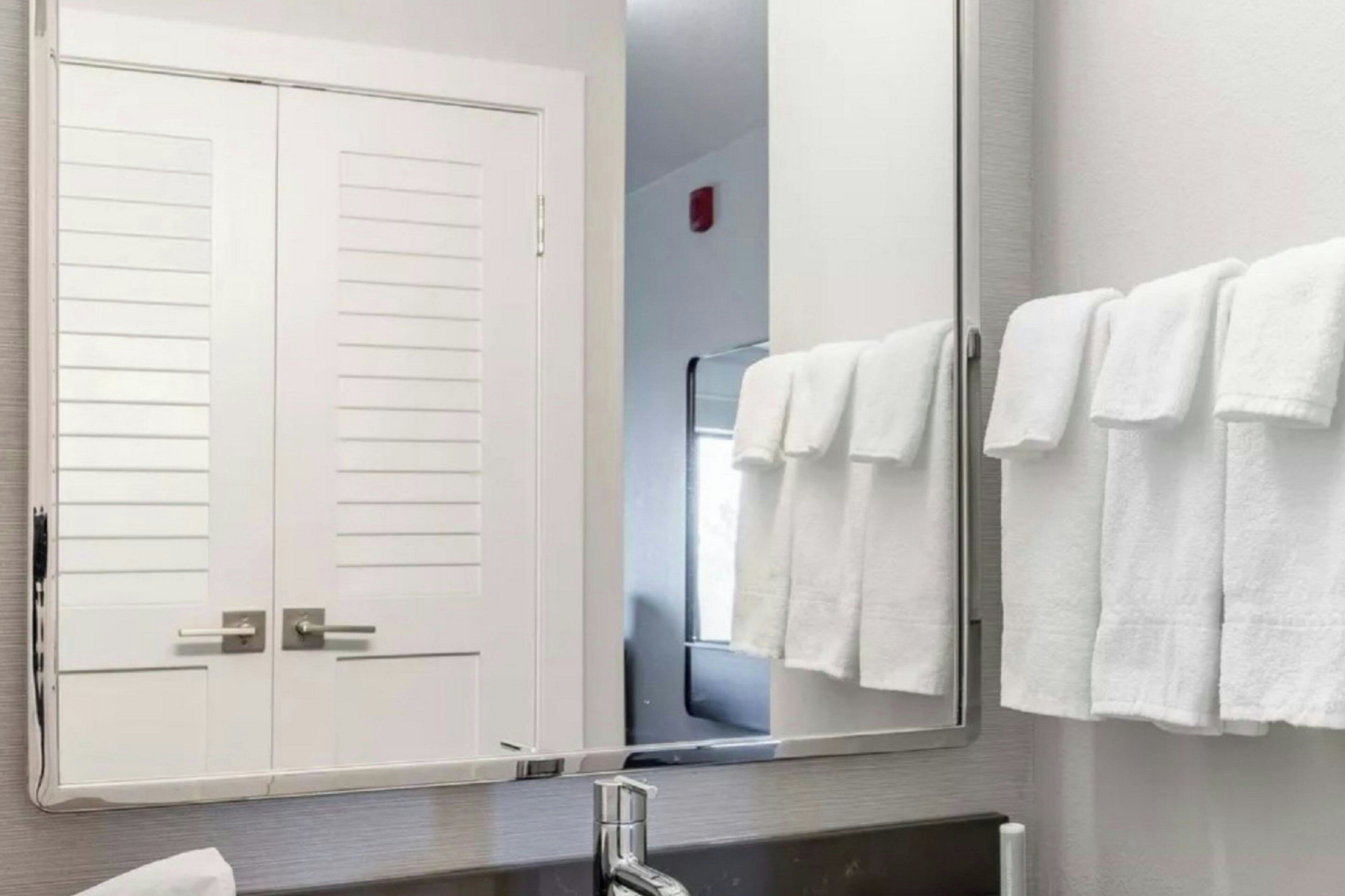 Photo - Courtyard by Marriott Burlington Williston