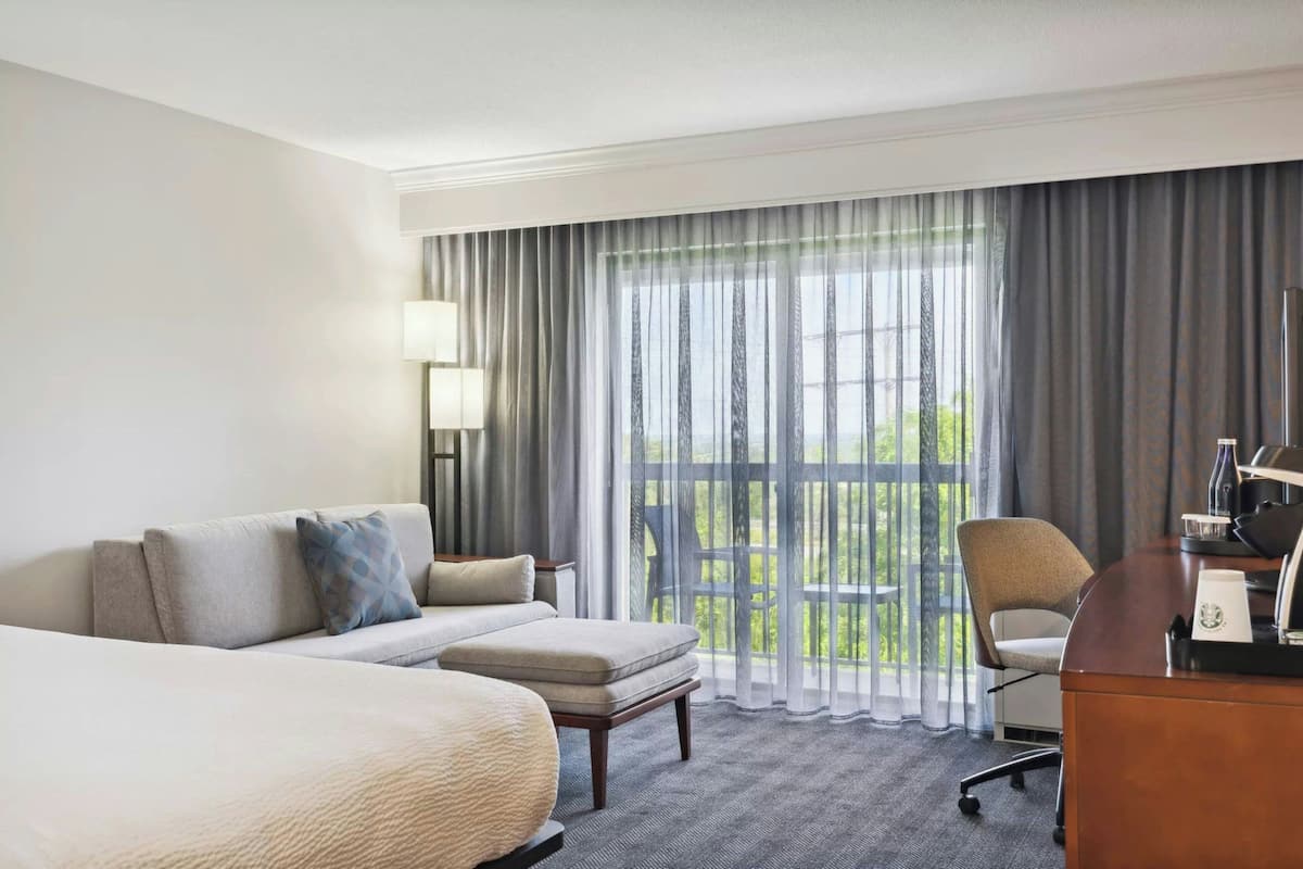 Room, 1 King Bed with Sofa bed, Non Smoking