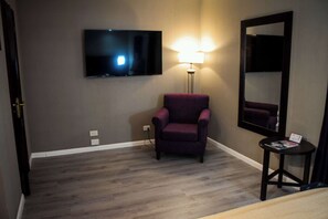 Habitación estándar, 1 cama de matrimonio | Ropa de cama de alta calidad y edredones de plumas