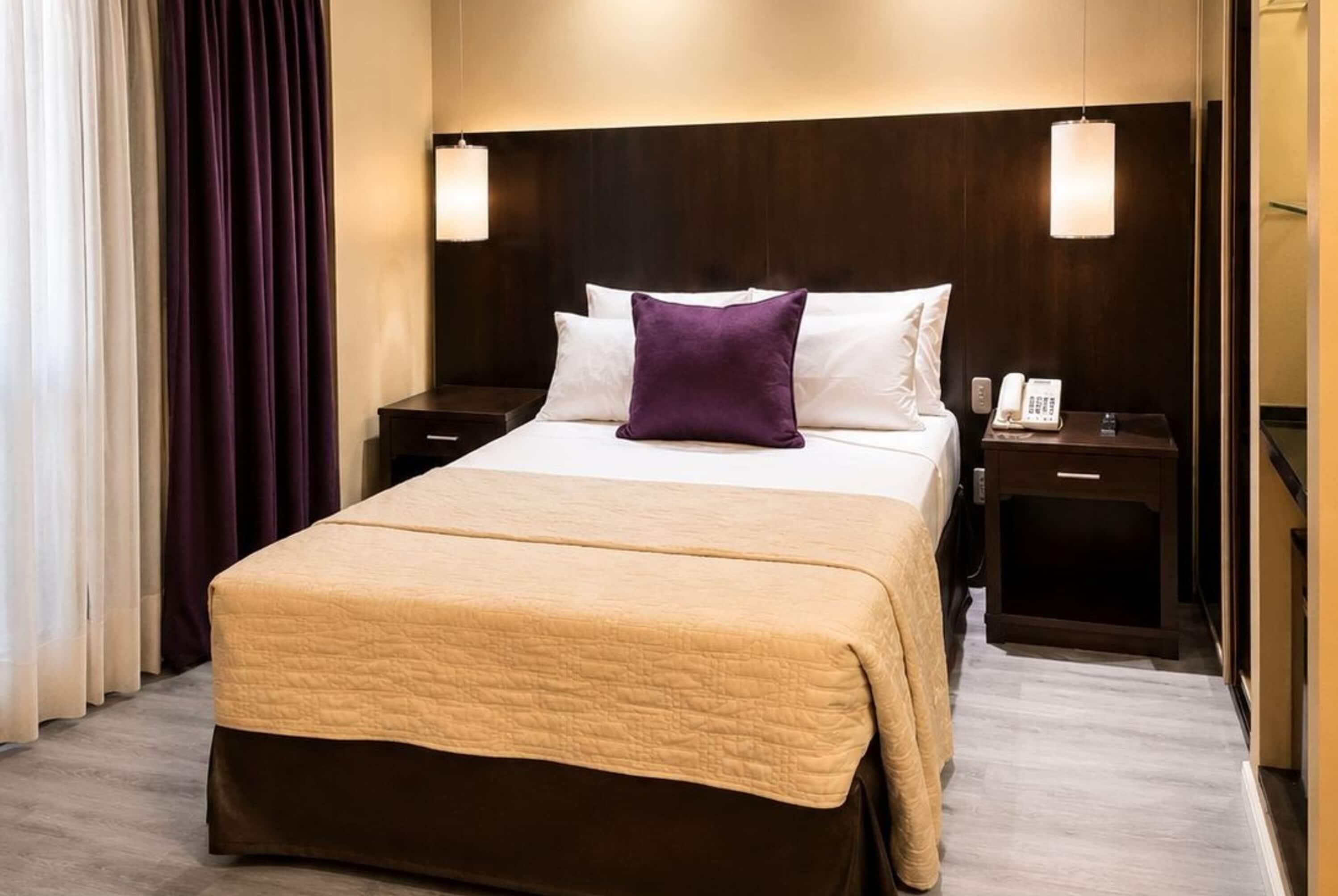 Standard Room, 1 Queen Bed | Premium bedding, down duvets, pillow-top beds, minibar