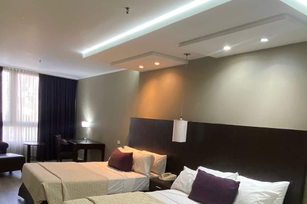 Habitación, 2 camas Queen size, con acceso para personas discapacitadas | Ropa de cama de alta calidad, edredón, camas con pillow-top y minibar