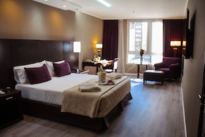 Superior Room, 1 King Bed | 1 bedroom, premium bedding, down comforters, pillowtop beds
