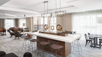 Lobby-lounge