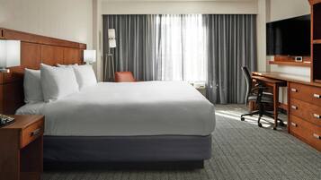 Huone, 1 suuri parisänky, tupakointi kielletty | Untuvapeitot, työpöytä, silitysrauta/-lauta, ilmaiset vauvansängyt