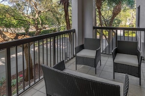 Premium bedding, desk, blackout curtains, iron/ironing board - Courtyard By Marriott Fort Lauderdale Coral Springs (Coral Springs)