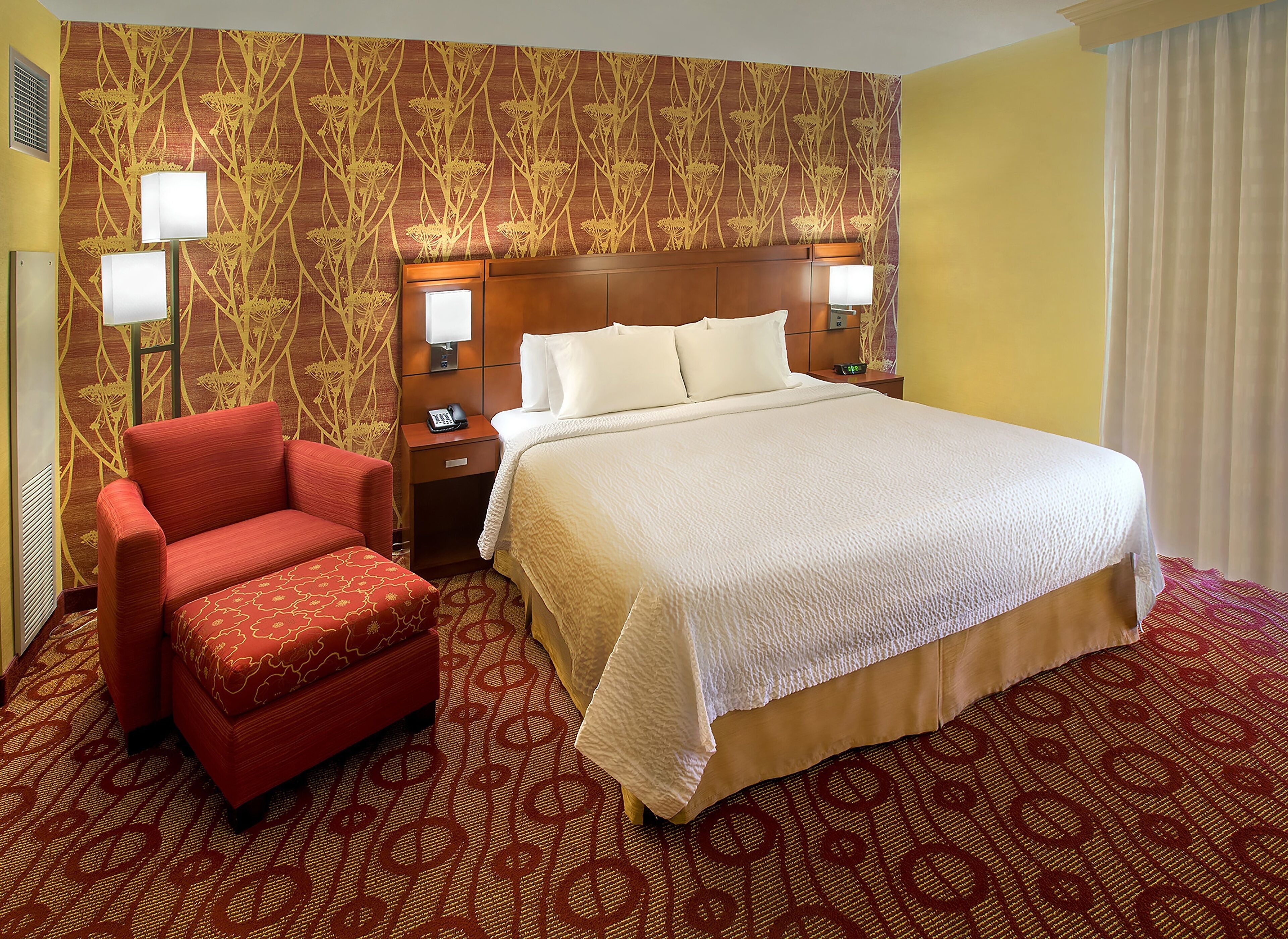 standard room, 1 king bed | desk, blackout curtains, soundproofing, iron/ironing board