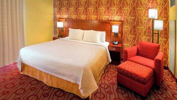 Escritorio, cortinas blackout y sistema de insonorización