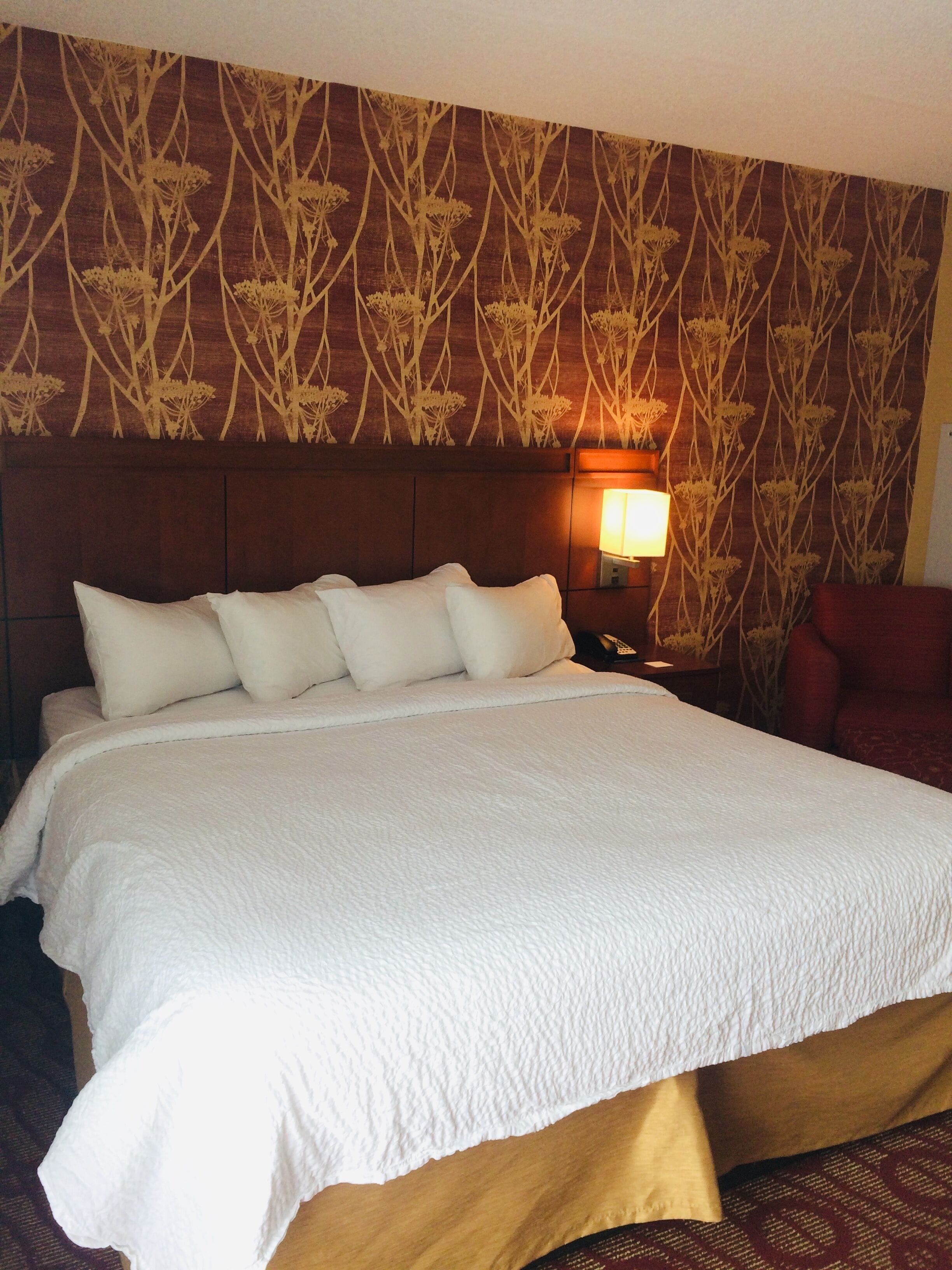 standard room, 1 king bed | desk, blackout curtains, soundproofing, iron/ironing board