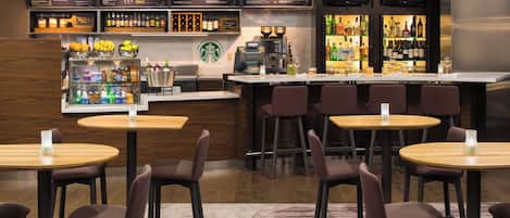 Desayuno a la carta todos los días (con cargo)