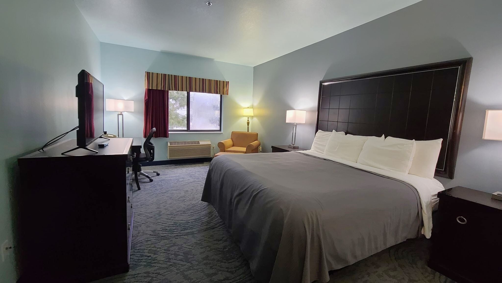 Standardzimmer, 1 King-Bett (No Pets Allowed)