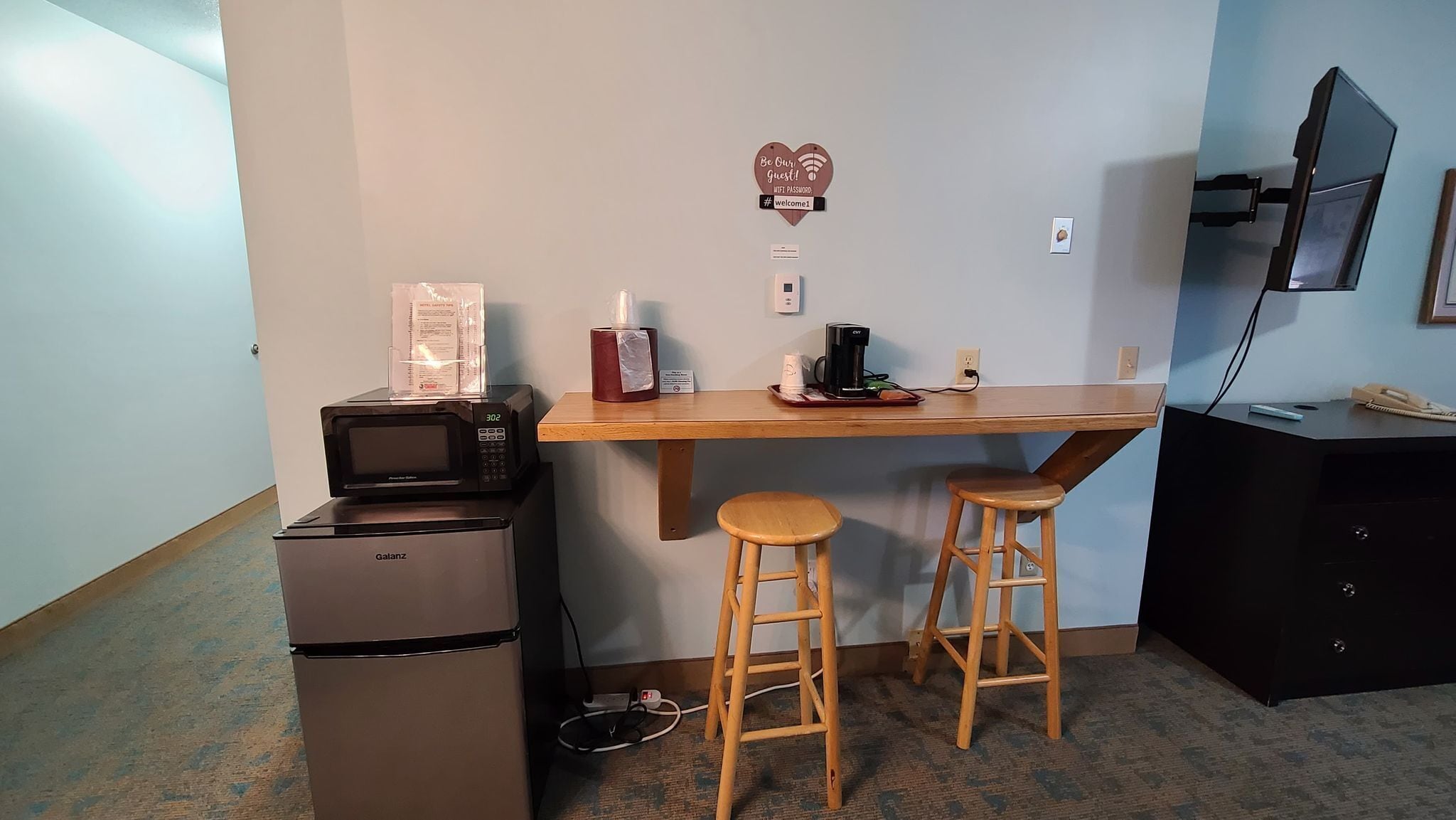 deluxe room, 1 king bed (no pets allowed) | room amenity