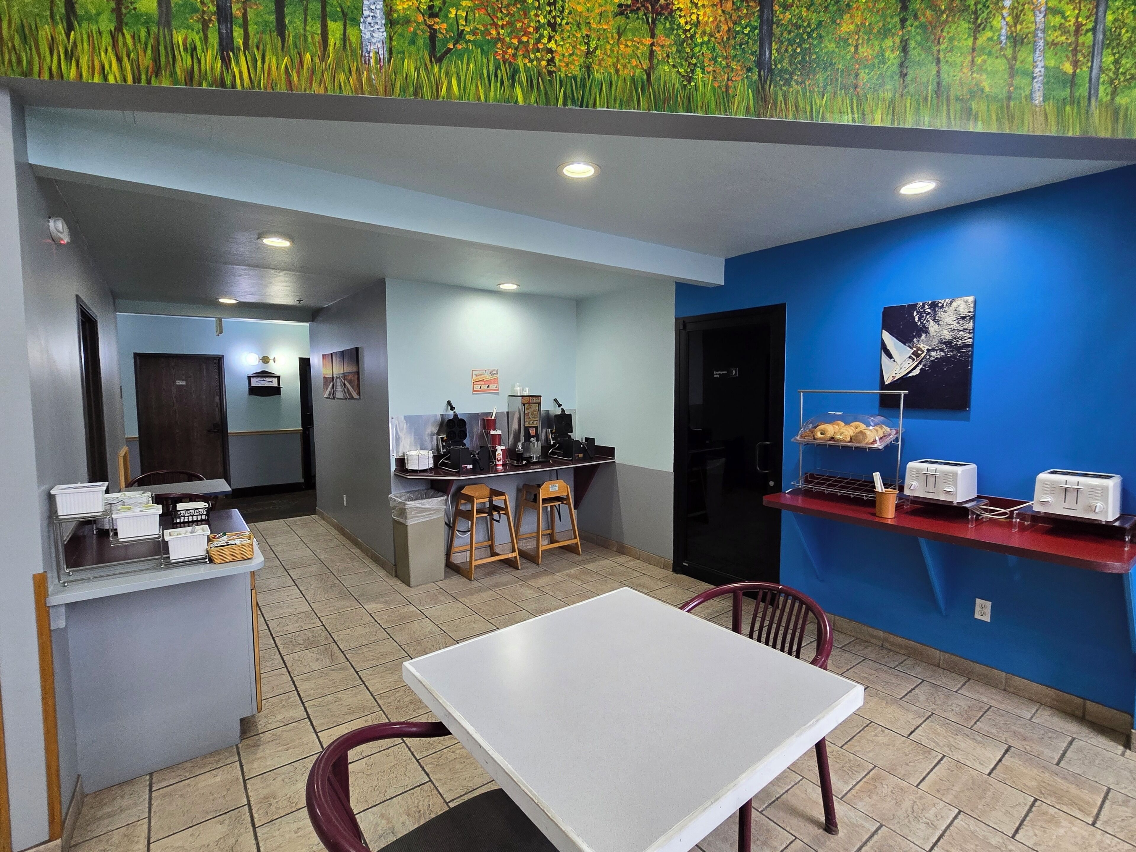 Free daily continental breakfast