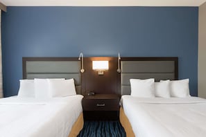 Hochwertige Bettwaren, Pillowtop-Betten, Zimmersafe, Schreibtisch