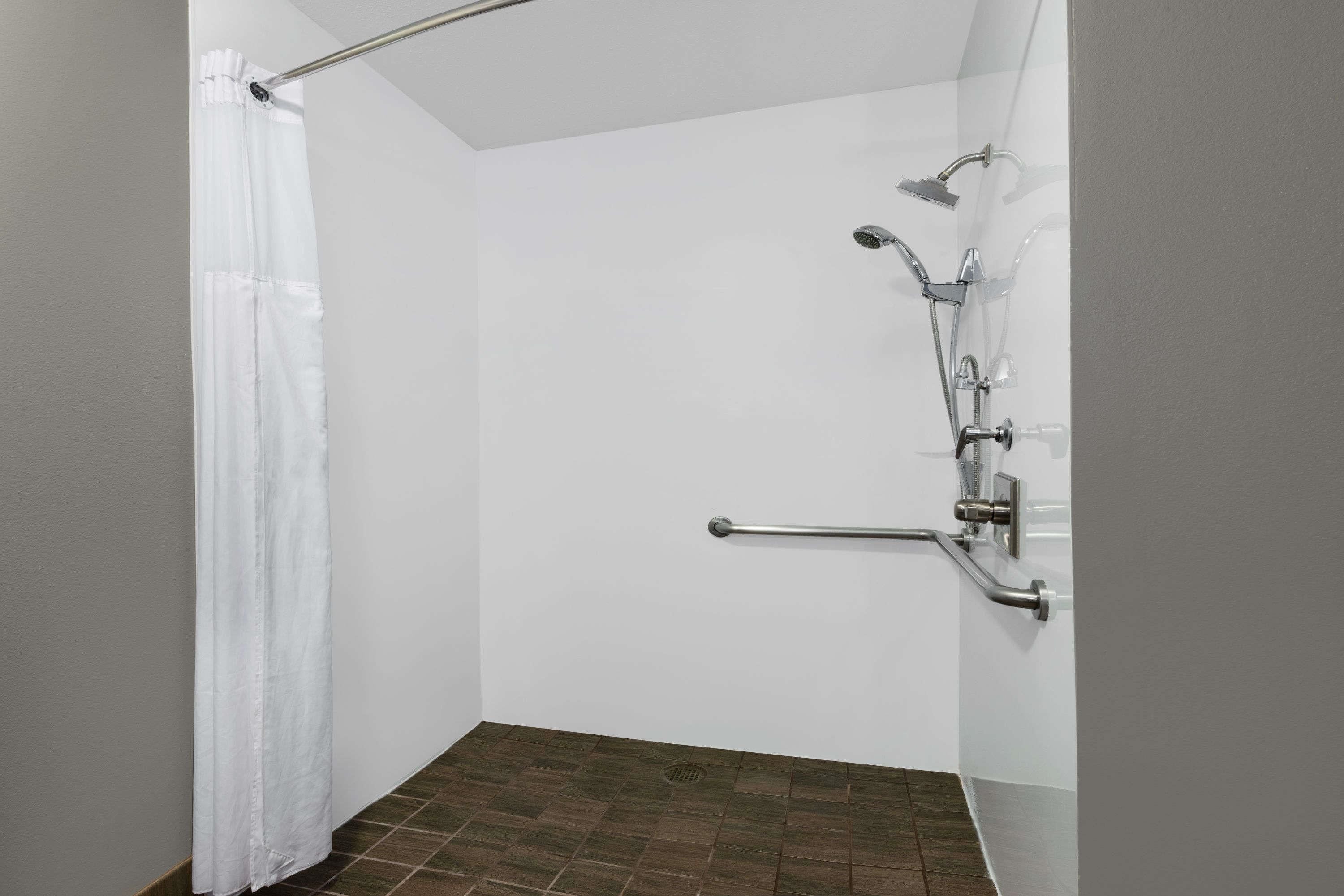 combined shower/bathtub, eco-friendly toiletries, hair dryer, towels