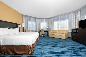 Hotel amenities such as safe, desk and work area at Hotel 1550