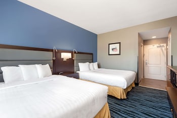 Hotel amenities such as safe, desk and work area at Hotel 1550